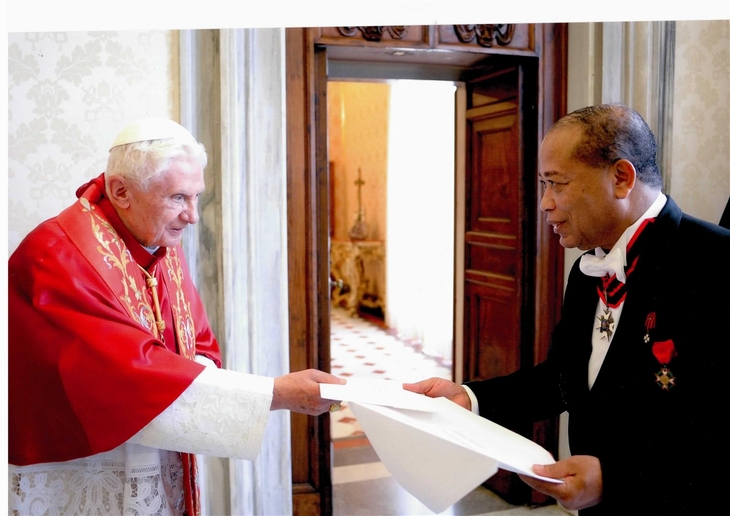 Coopération diplomatique: SEM Joseph Tebah-Klah a présenté ses Lettres de Créance au Pape Benoît XVI